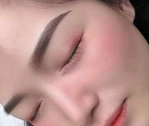 線條眉和霧眉的區(qū)別哪個好看